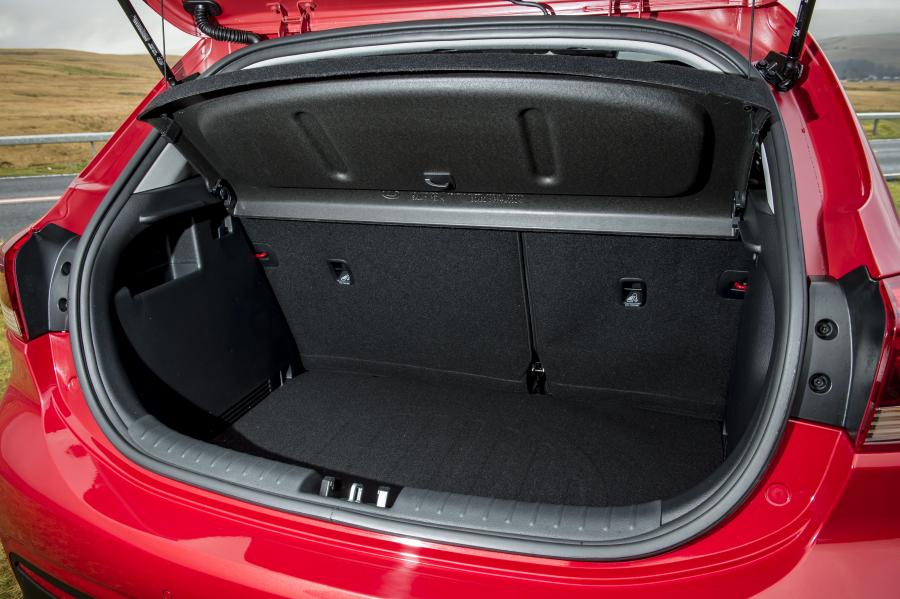 Багажник Kia Rio First Edition 2017 года  (UK) (фото 60 из 70)